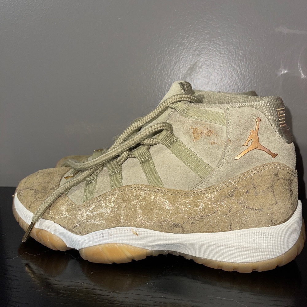 Wmns Air Jordan 11 Retro 'Olive Lux'